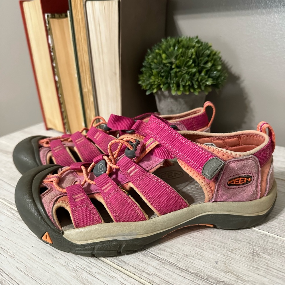 Big Kids Size 4 Keen Sandals